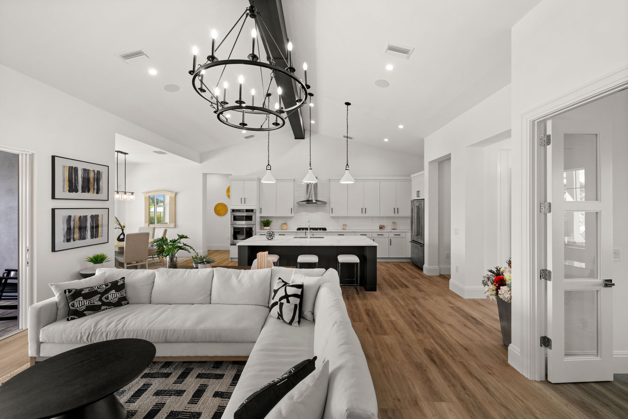 Sophie_21-web-or-mls-AND_1200